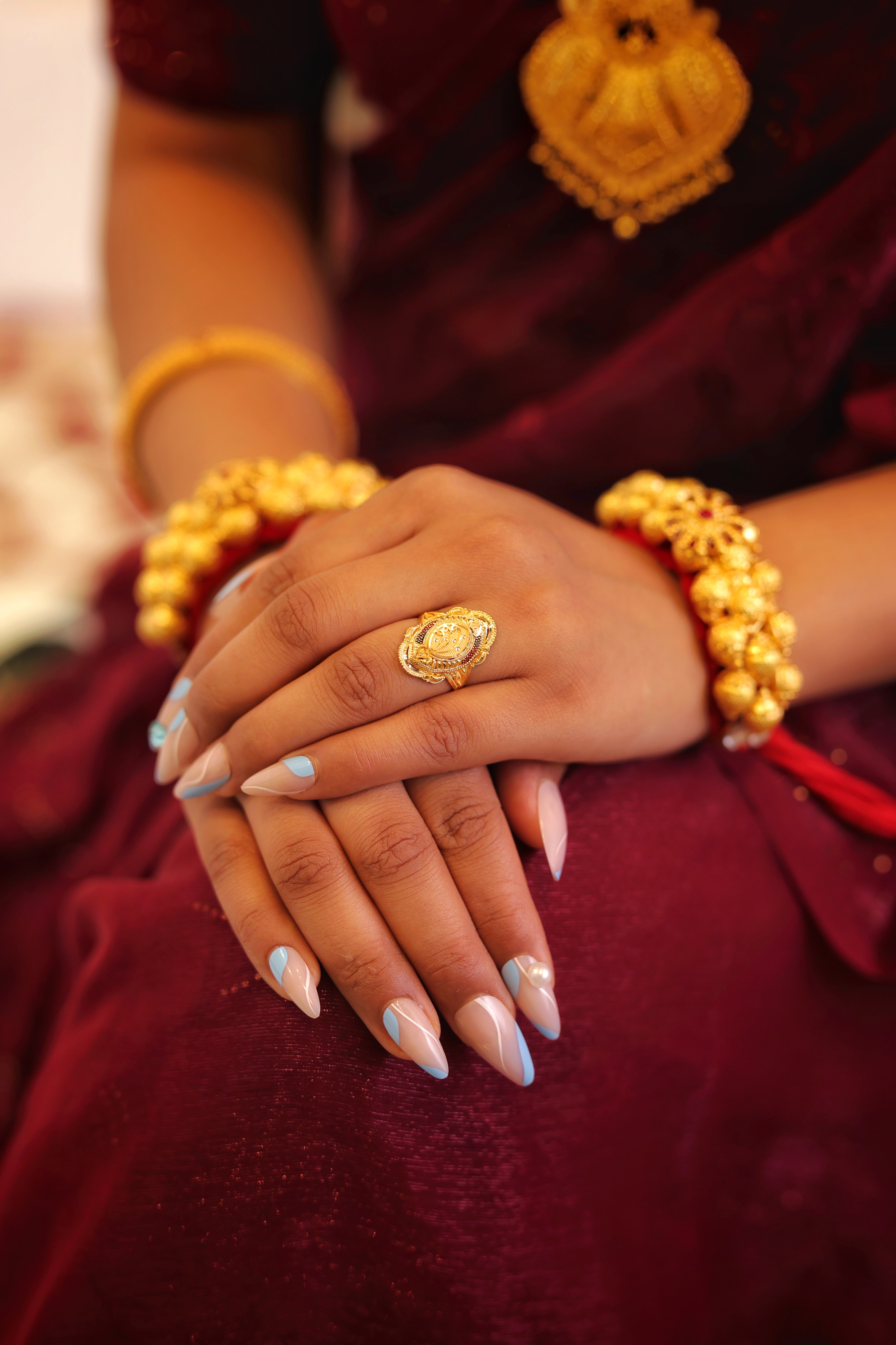 22K Antique-Style Ladies Gold Ring – Leaf & Oval Filigree Design