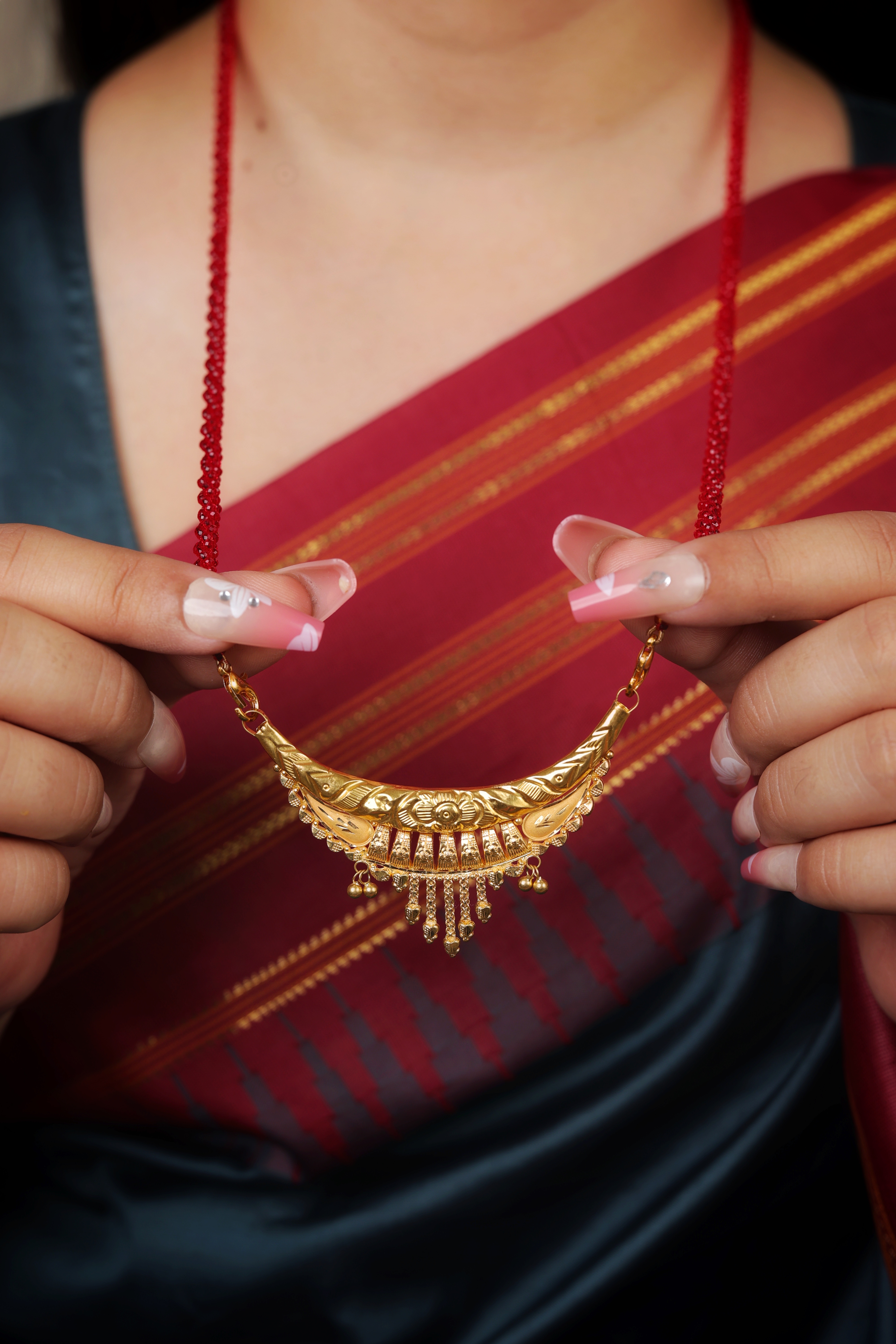 Elegant 22K Gold Leaf-Pattern Temania Mangalsutra