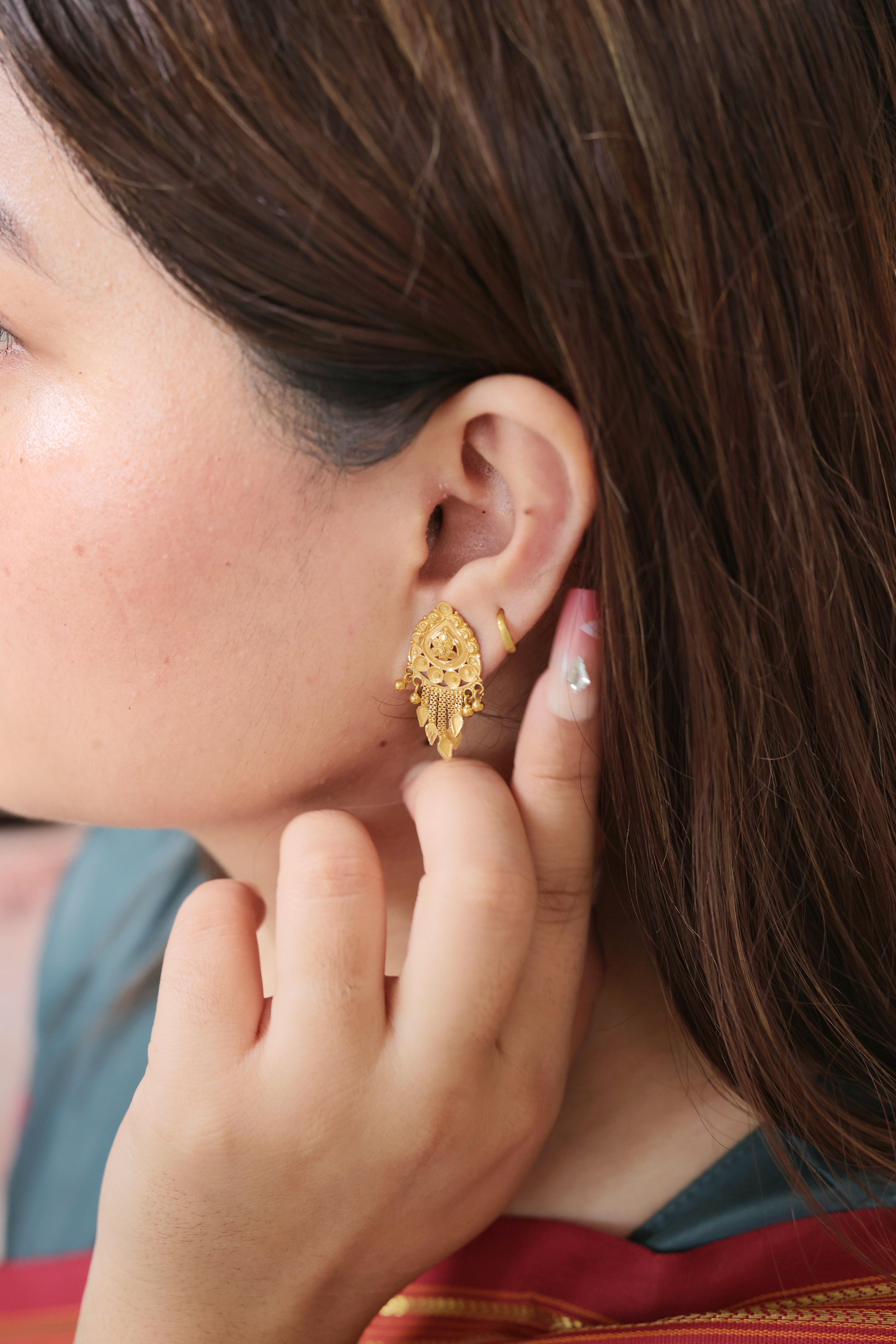 Traditional Ornate Pendant/Mango Gold Stud Earrings with Drops