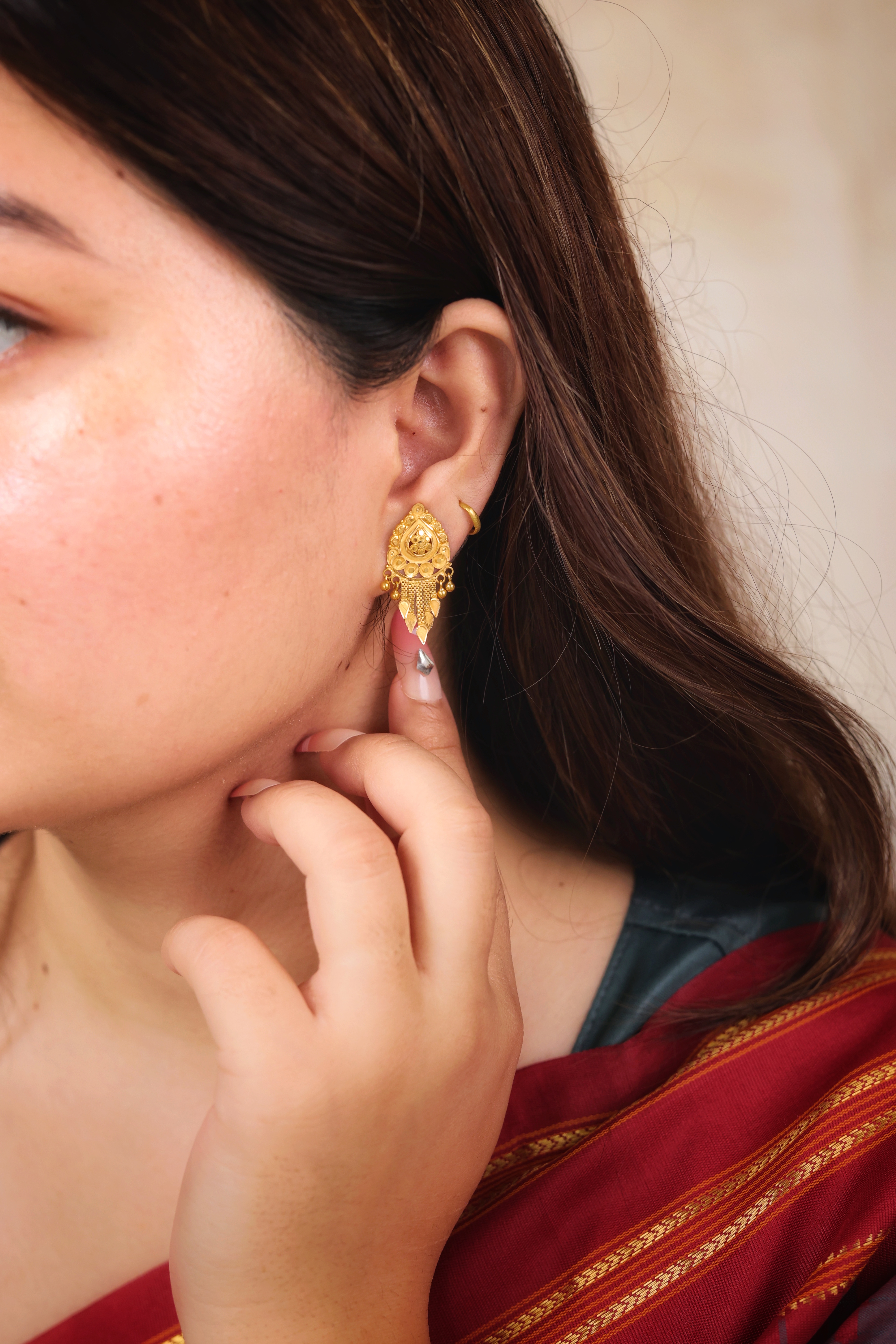 Traditional Ornate Pendant/Mango Gold Stud Earrings with Drops
