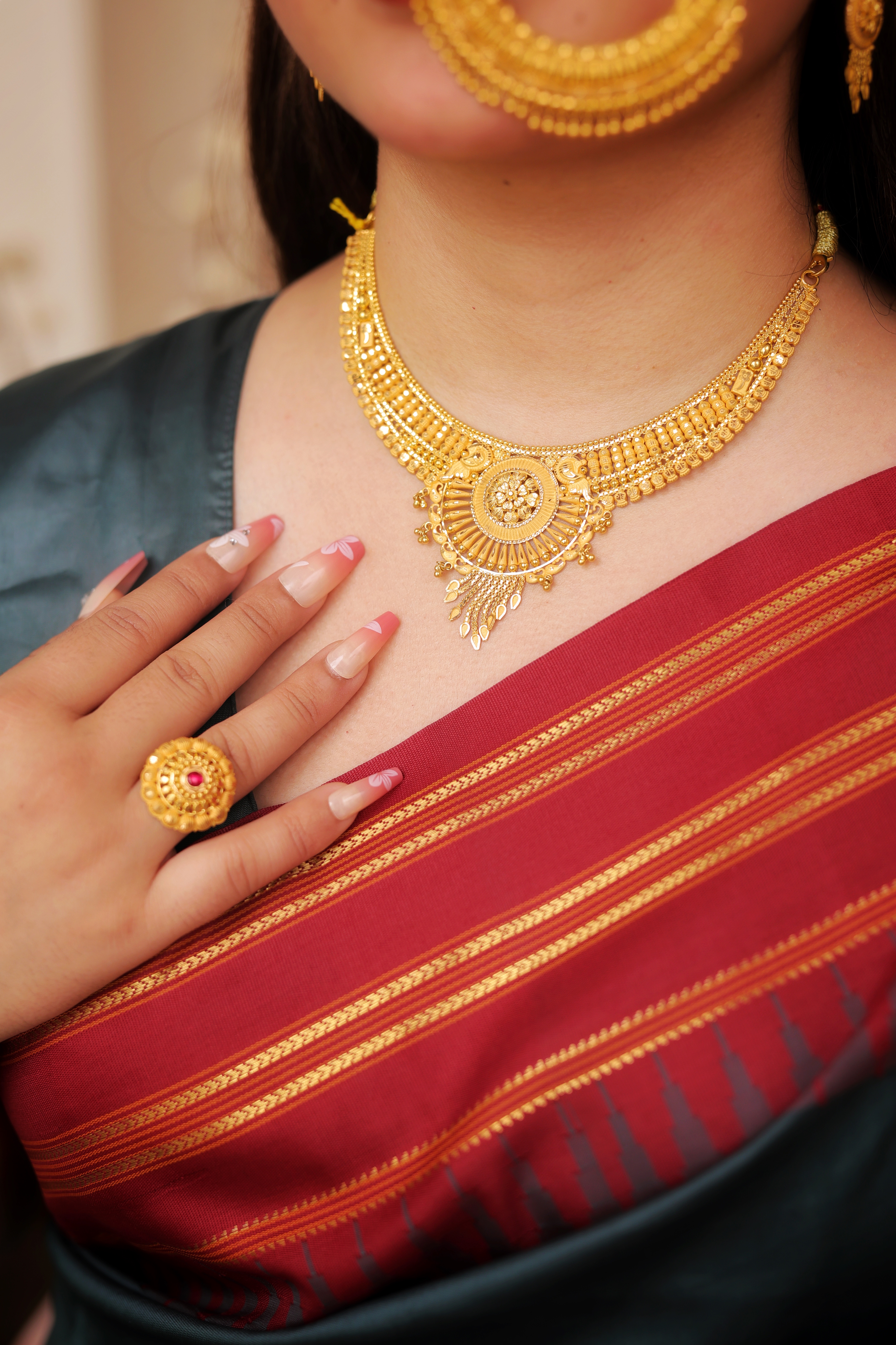 Grand Traditional Gold Bridal Necklace Set with Matching Drop Earrings
