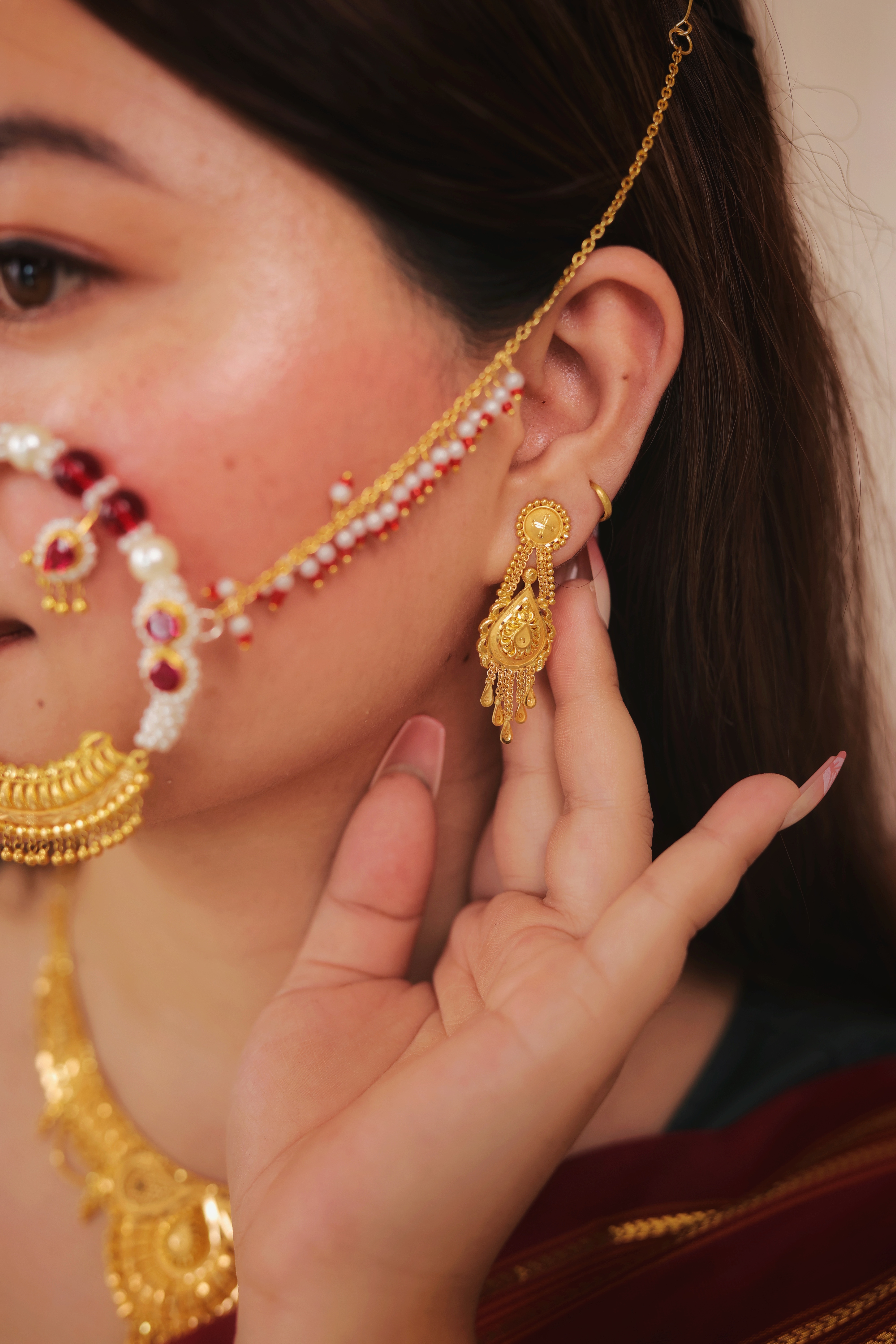 Grand Traditional Collar Necklace Set with Layered Central Pendant and Drop Earrings