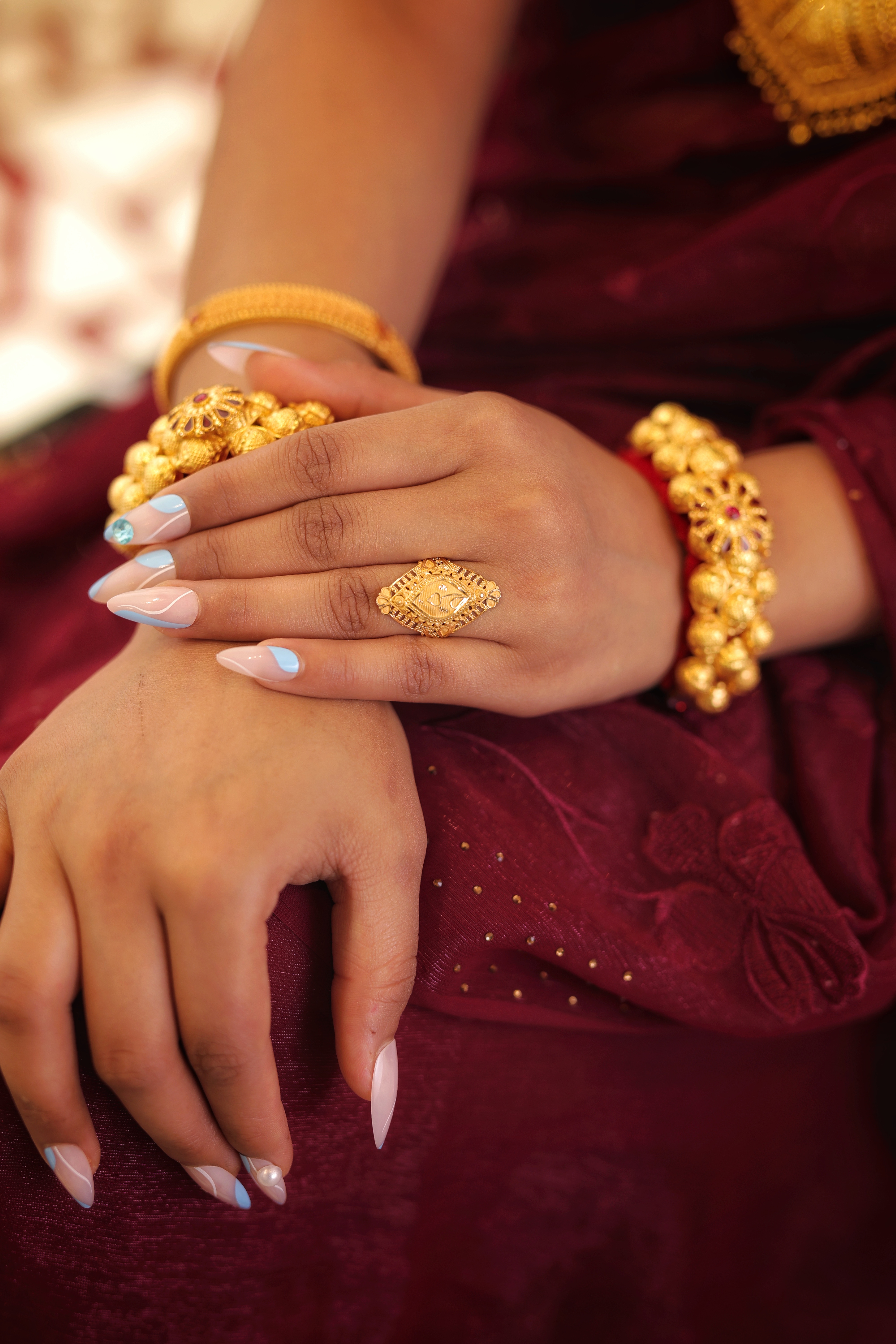 22K Gold Designer Leaf Motif Ladies Ring – Intricate Cutwork & Traditional Finish