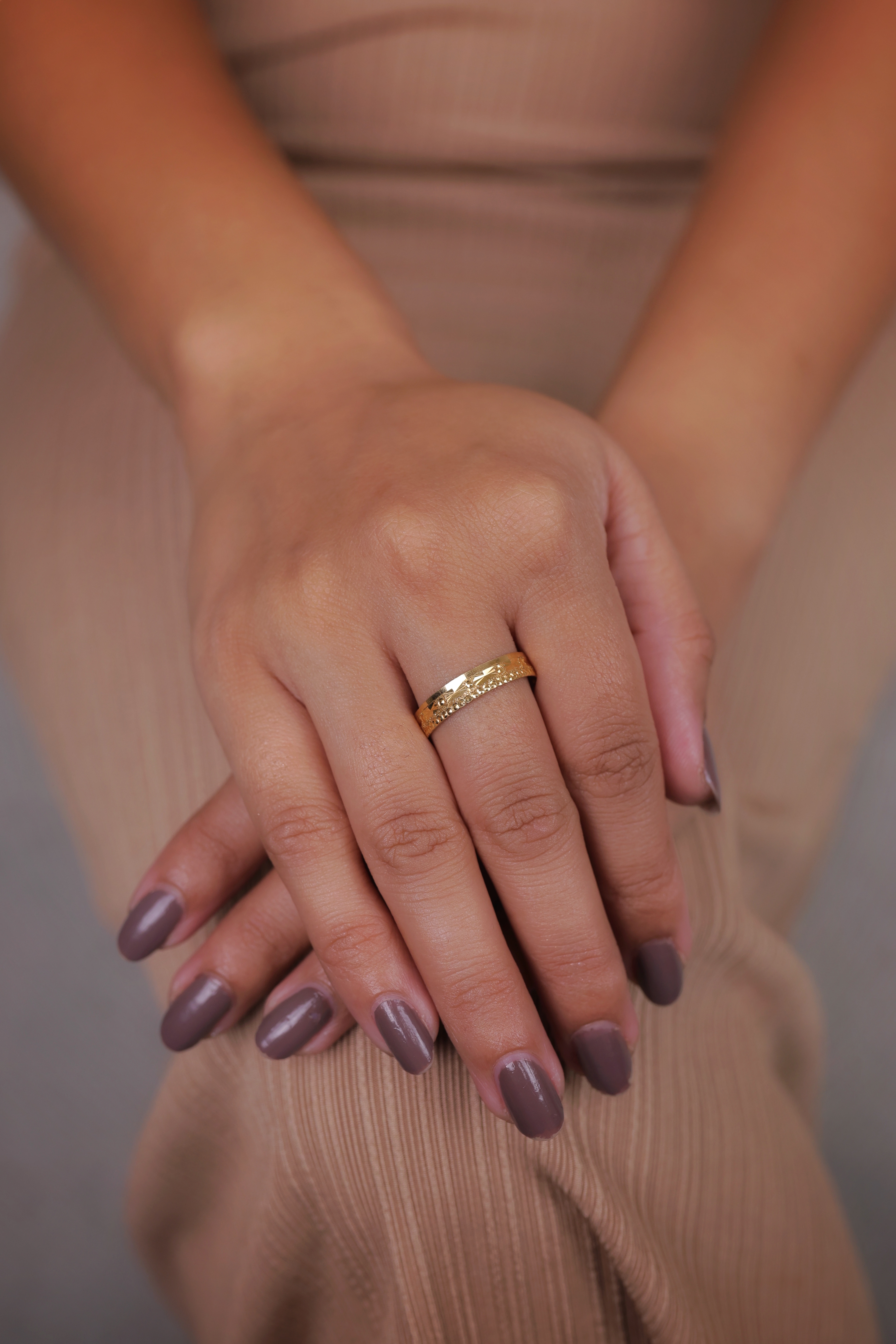 Polished and Textured Split-Surface Gold Band Ring