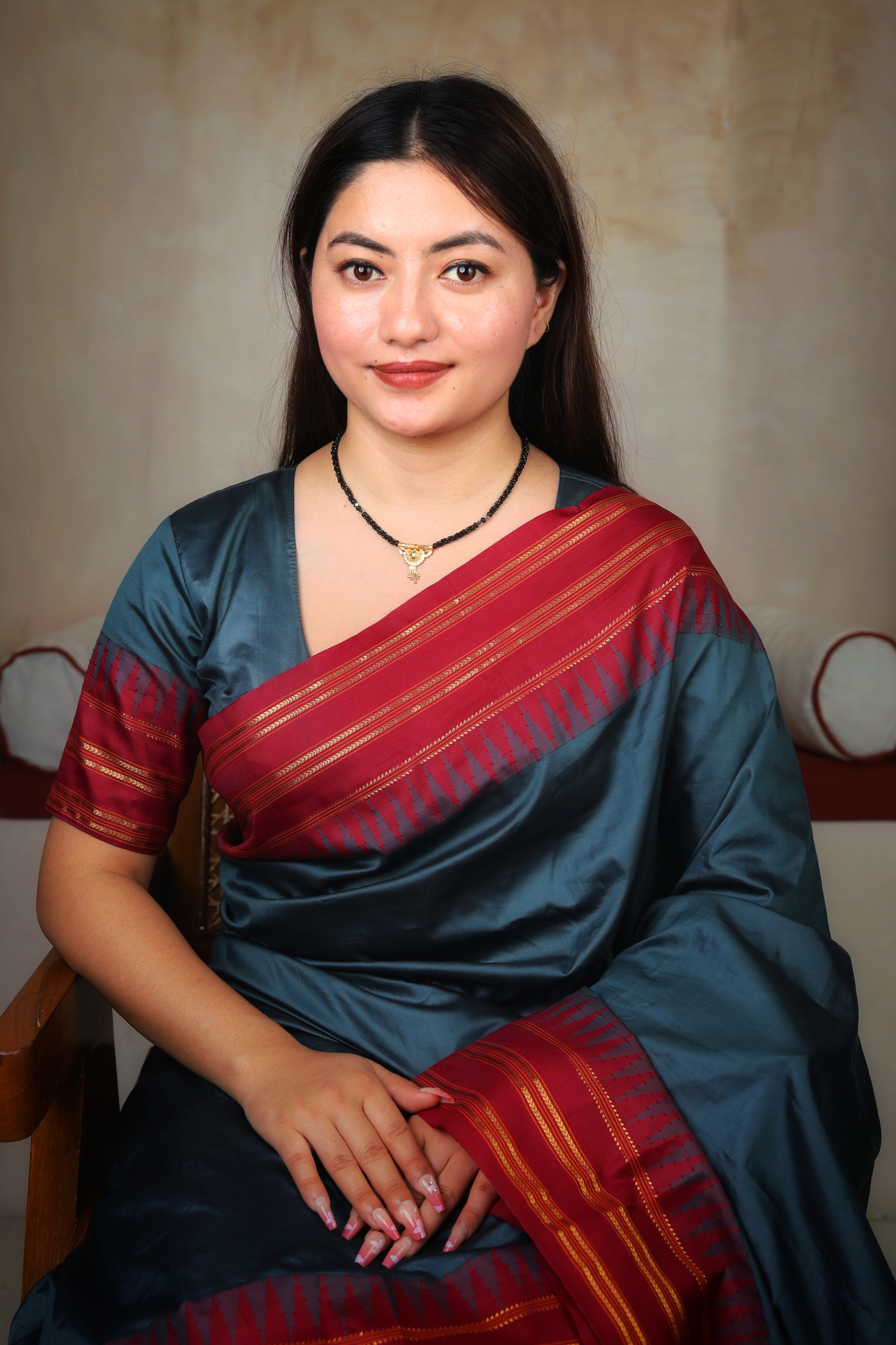 Elaborate Textured Fan-Shaped Gold Pendant Mangal Sutra