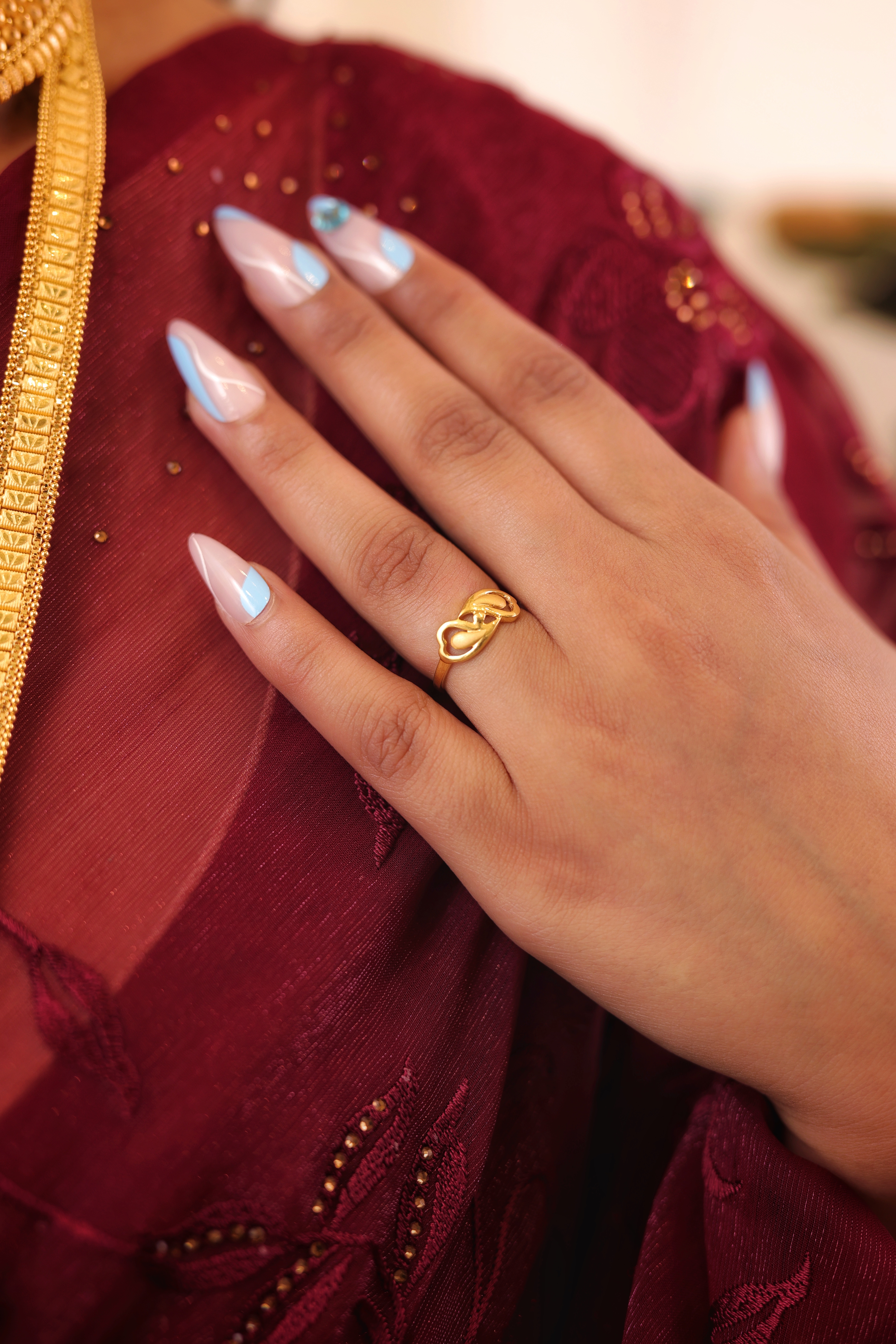 Delicate Interlocking Leaf Gold Ladies Casting Ring