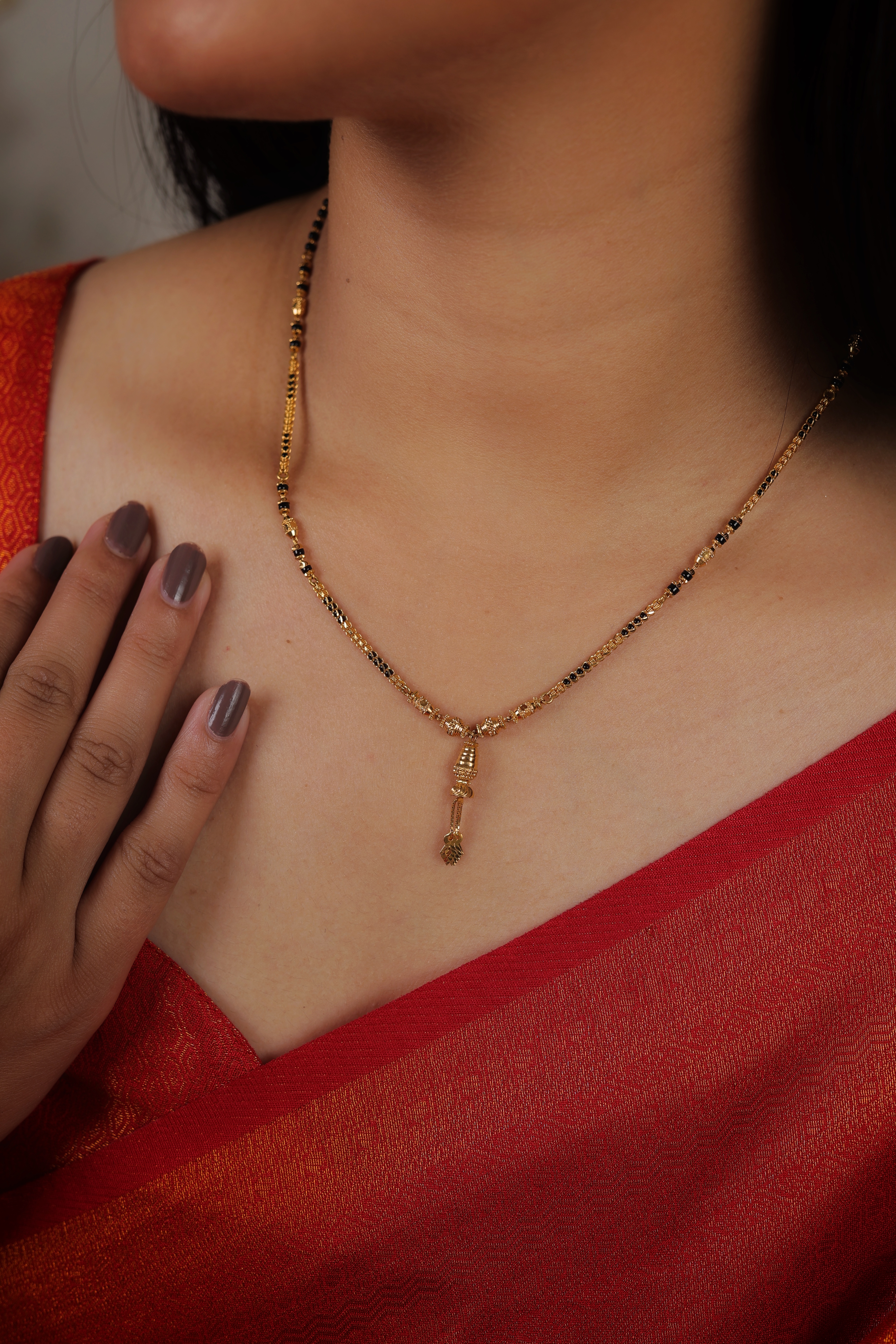 Contemporary 22K Gold Short Mangalsutra with Tiered Cylindrical Pendant and Leaf-Detail Tassel
