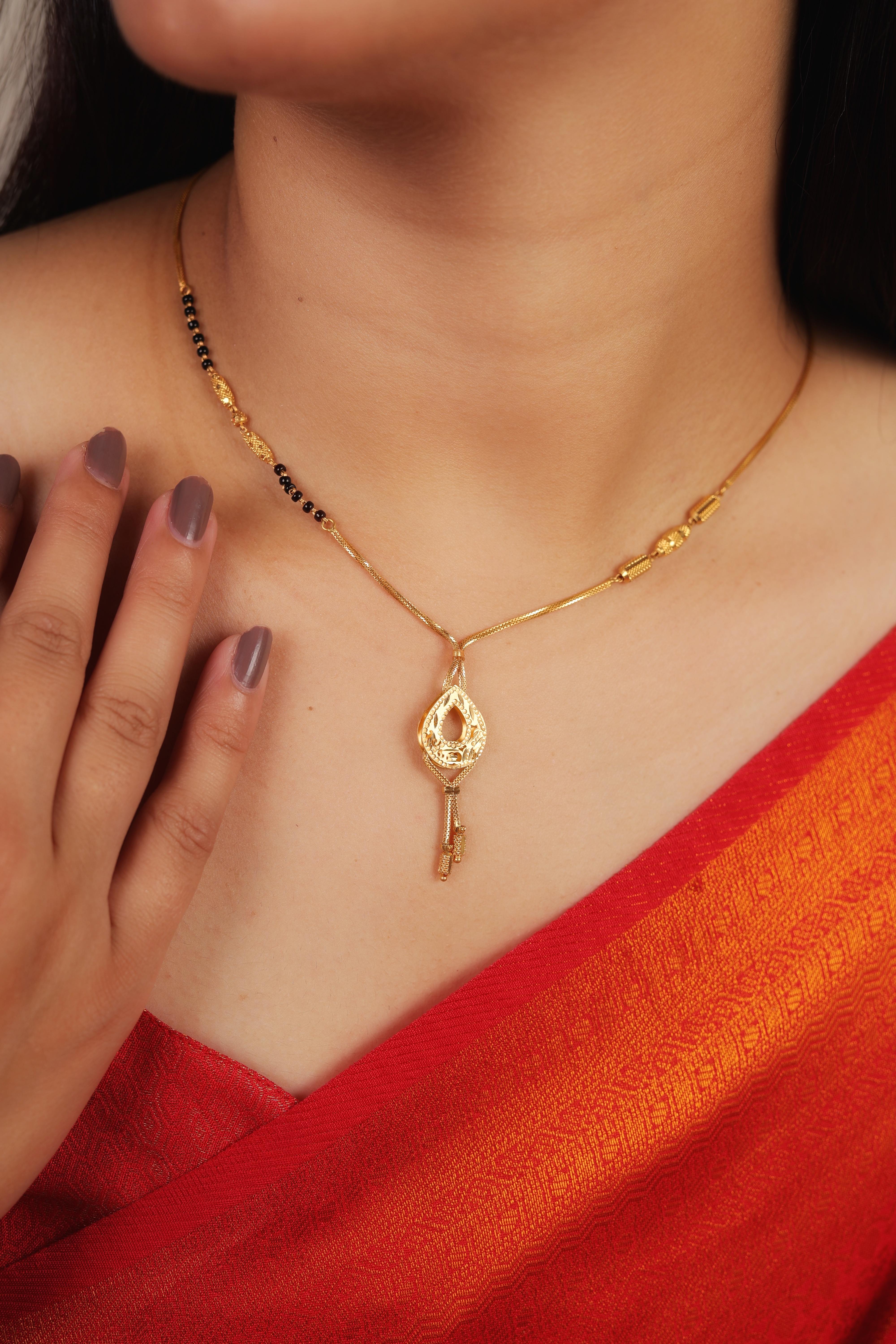 Elegant 22K Gold Teardrop Key Mangalsutra with Filigree Pendant and Textured Gold Accents