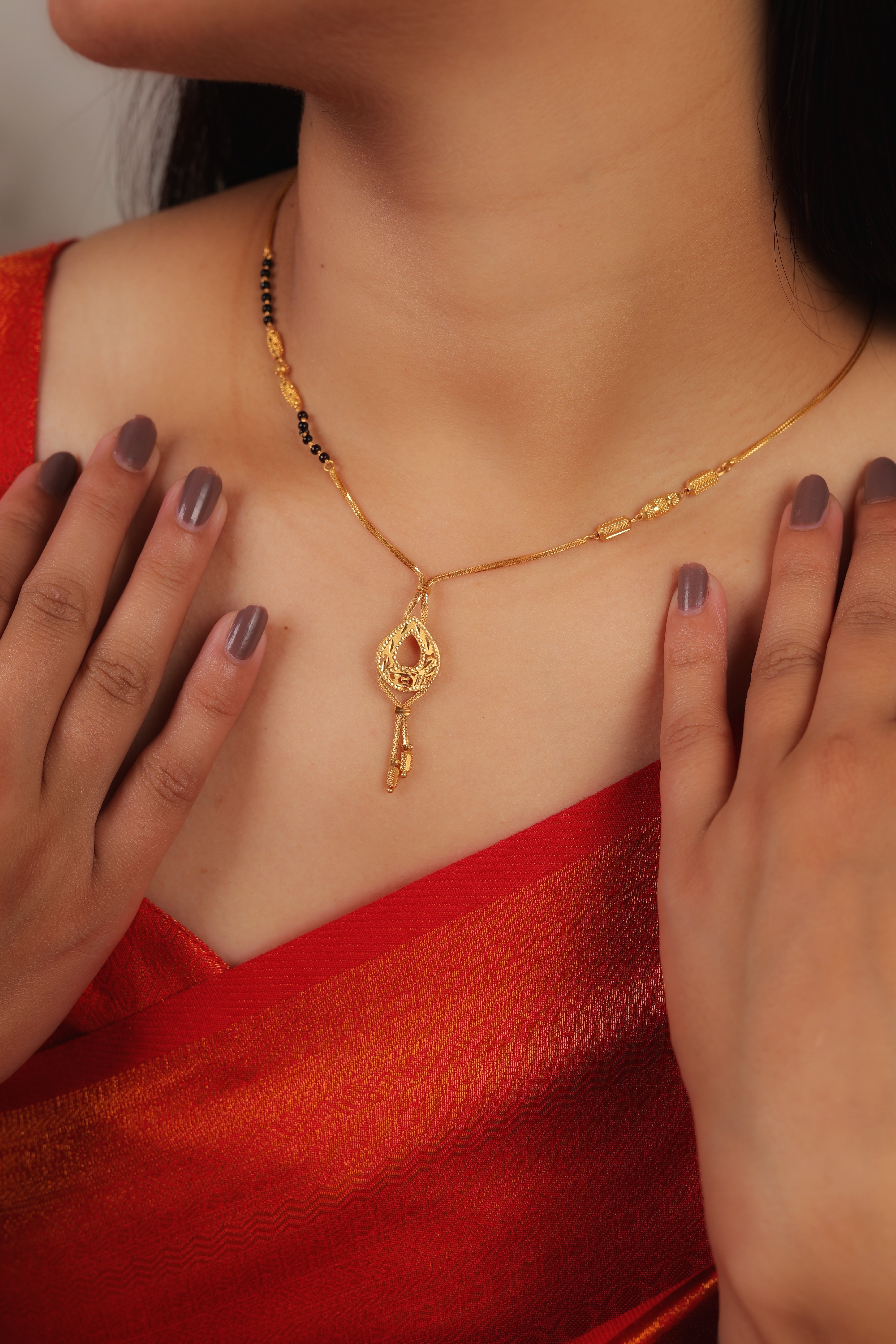 Elegant 22K Gold Teardrop Key Mangalsutra with Filigree Pendant and Textured Gold Accents