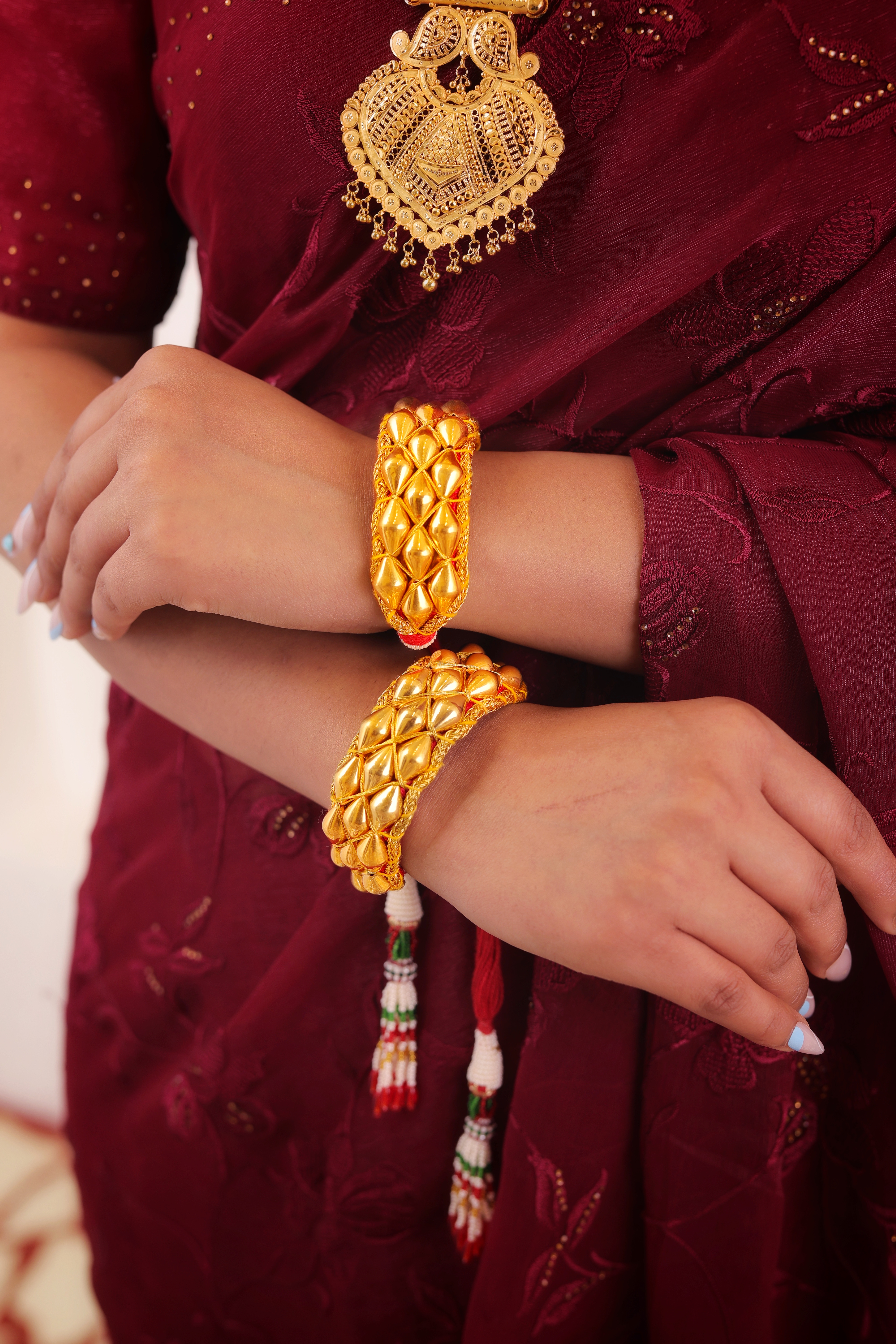 Traditional Gold Ponchi Bangles – Broad Maharashtrian Ponchi with Dome Pattern