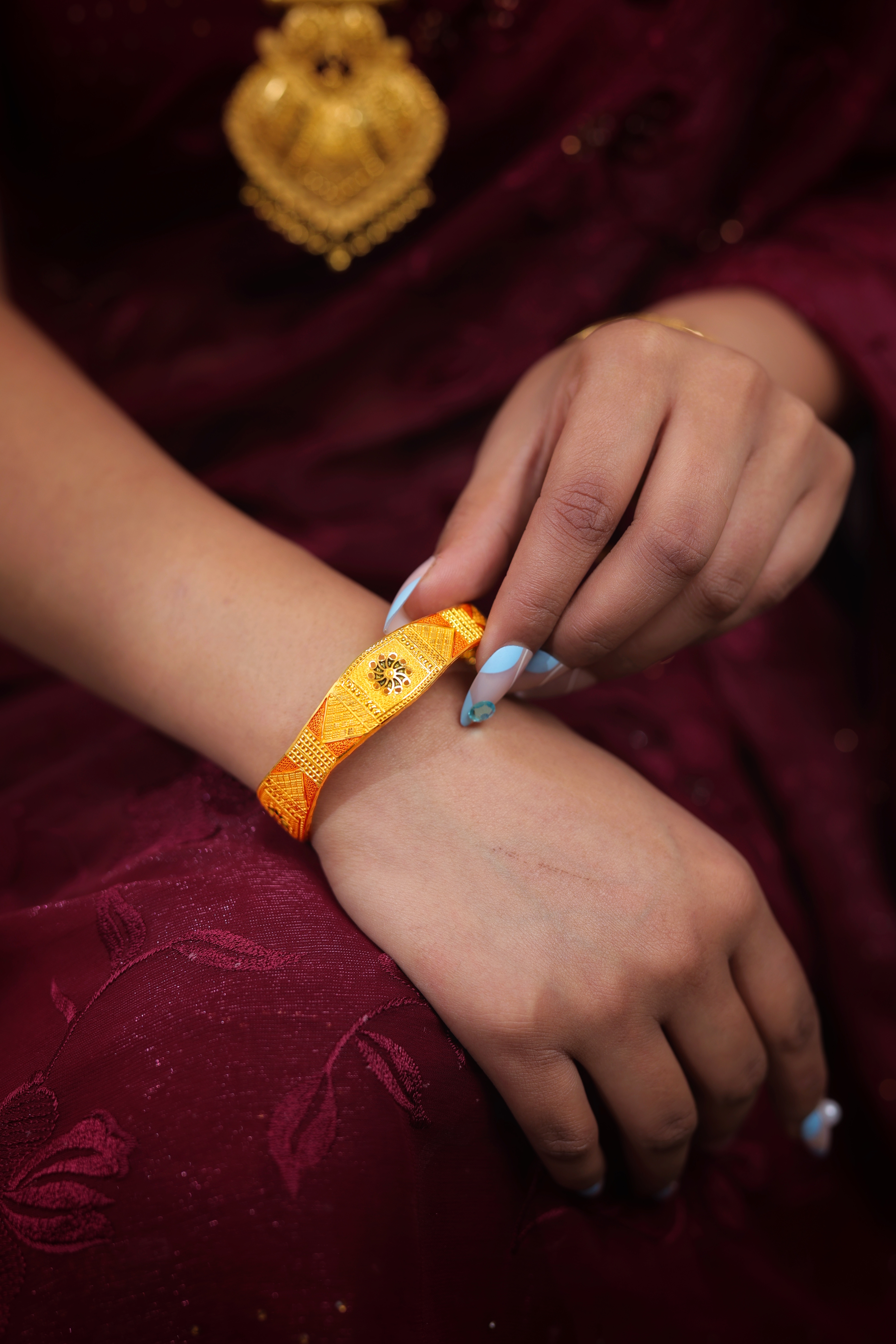 Traditional Textured Designer Gold Bangles – Pattern Engraved Ethnic Gold Bangles for Women