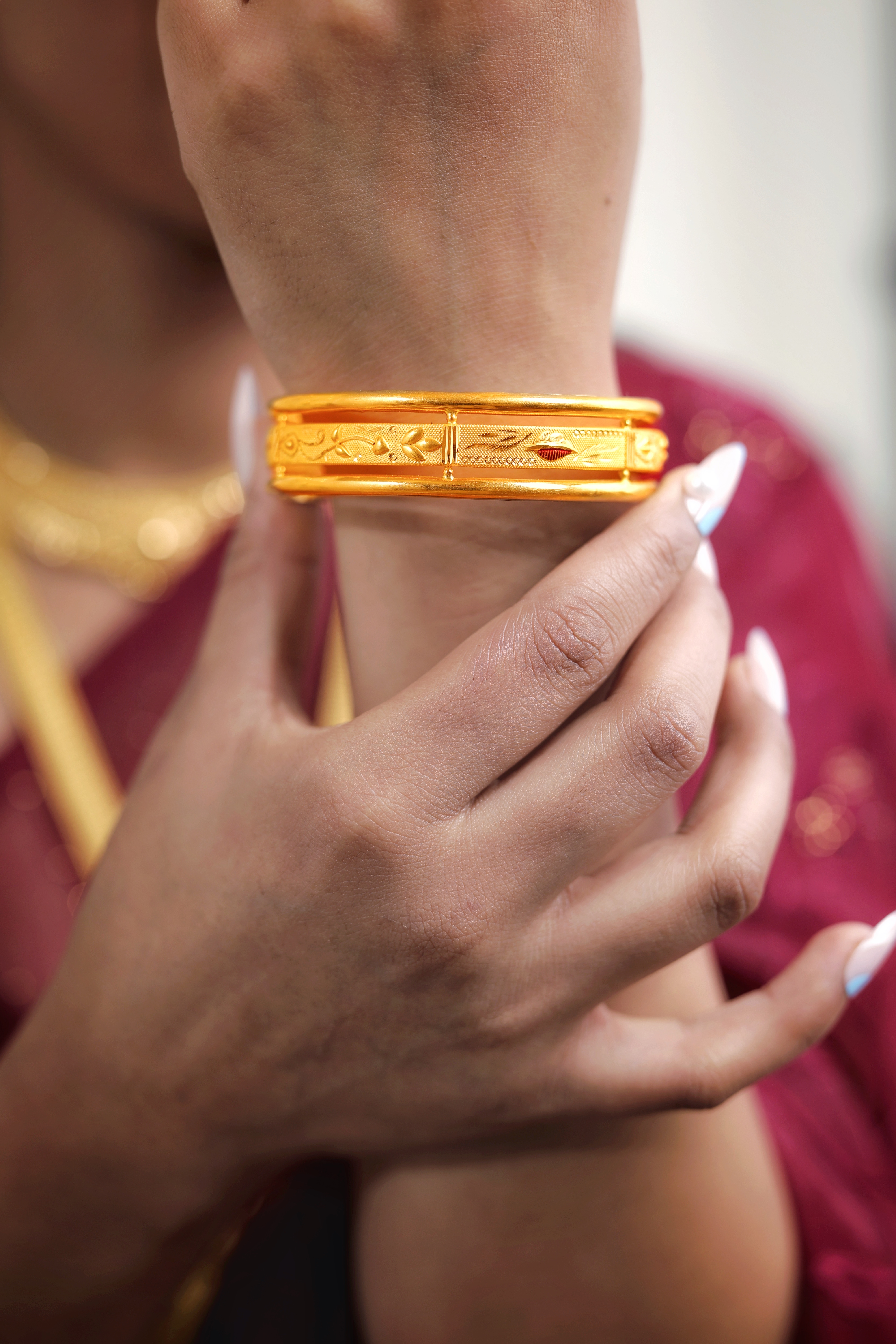 20K Gold Designer Bangles – Traditional Engraved Pattern 20K Gold Bangles for Women